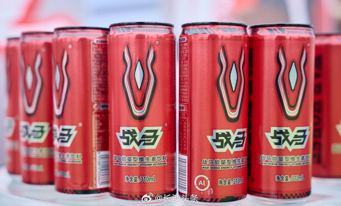 爱游戏体育官方入口-长沙球场青春飞扬，球员驰骋绿茵诠释热爱|奔跑|战马|能量|马力|绿茵场_新浪体育_新浪新闻